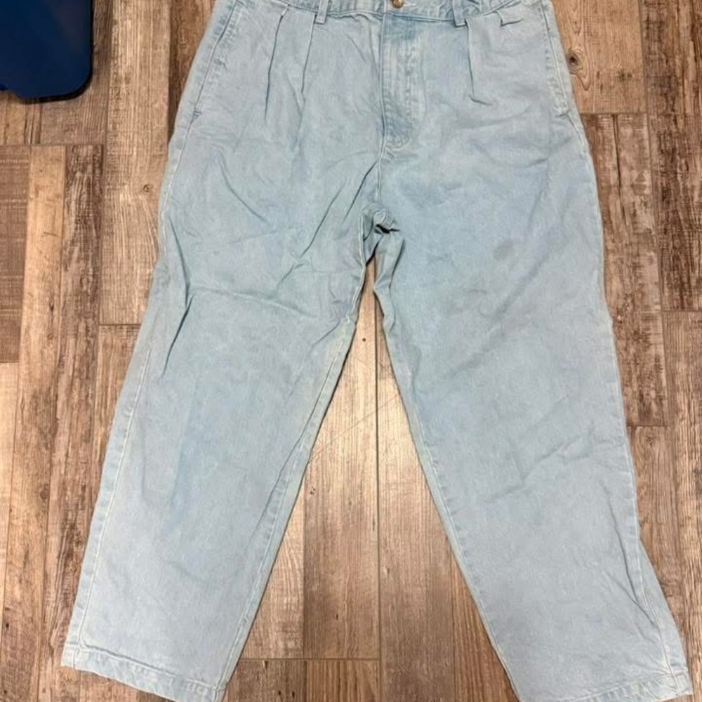 BDG Men's Relaxed Light Blue Jeans